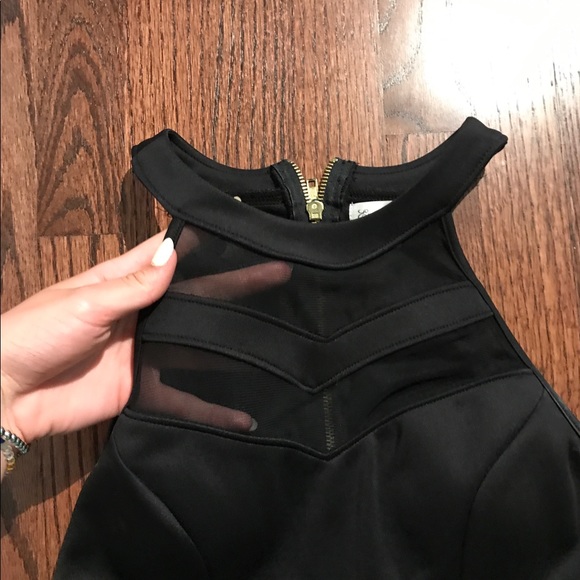 Skater dress with mesh - Picture 3 of 4